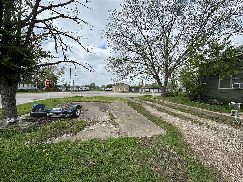 2nd image of 1105 N Main St