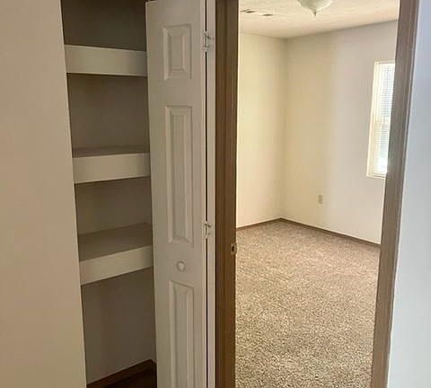 4th image of 28 Goldenwood Ln
