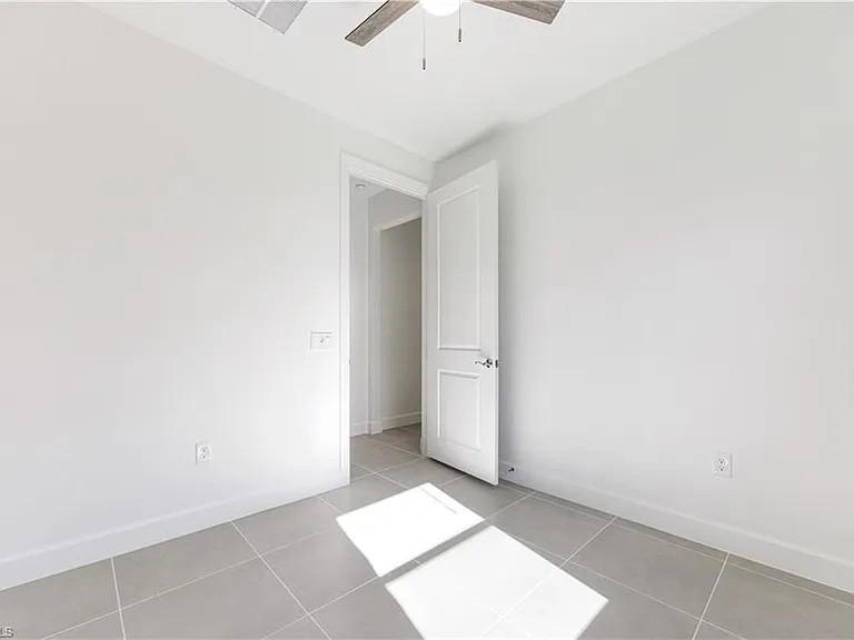19226 Hinkley Dr — Photo 28