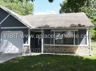 119 SE Greystone Dr, Lees Summit, MO 64063