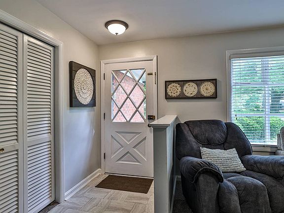 4th image of 1041 Chatterton Dr