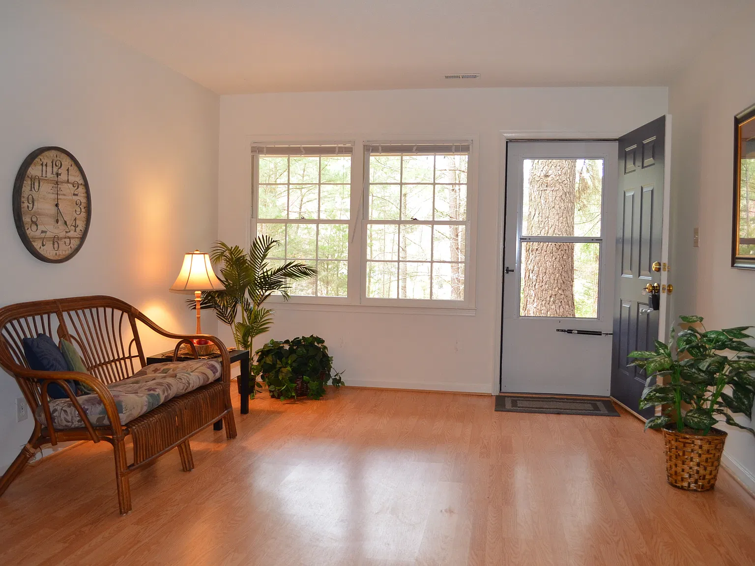 2 bed, 950 sqft, $1,350 — Photo 2