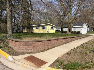 835 S Haven Pl, South Haven, MI 49090