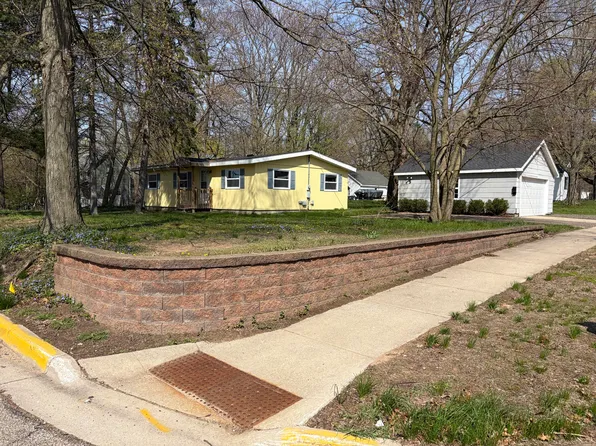 835 S Haven Pl, South Haven, MI 49090