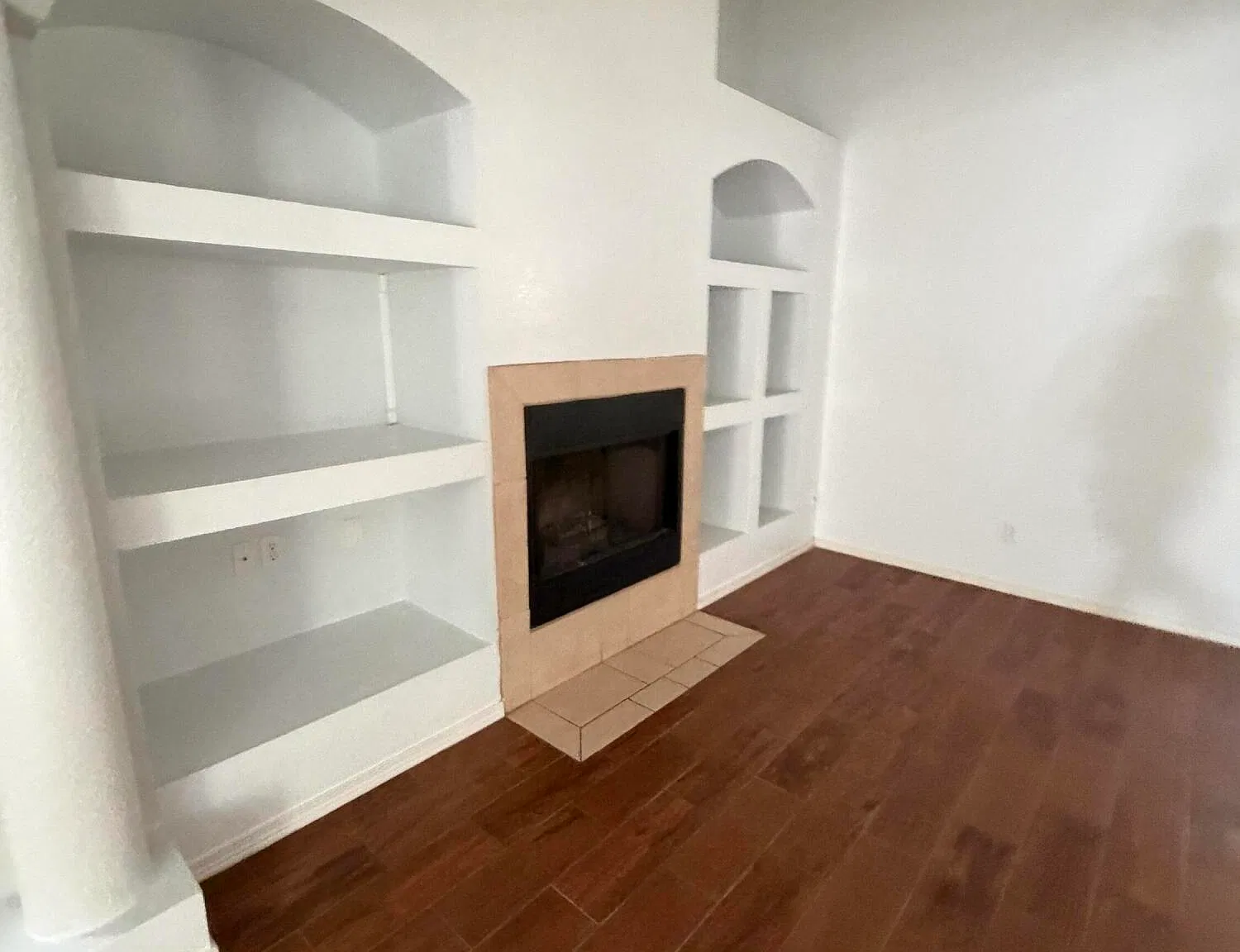 3 bed, 2.0 bath, 1801 sqft, $1,795 — Photo 2