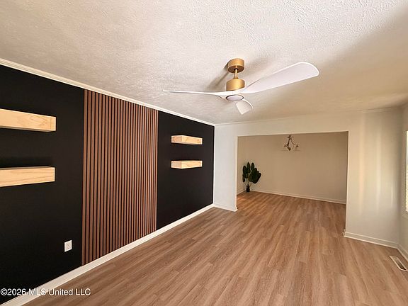 3rd image of 528 N Park Ln