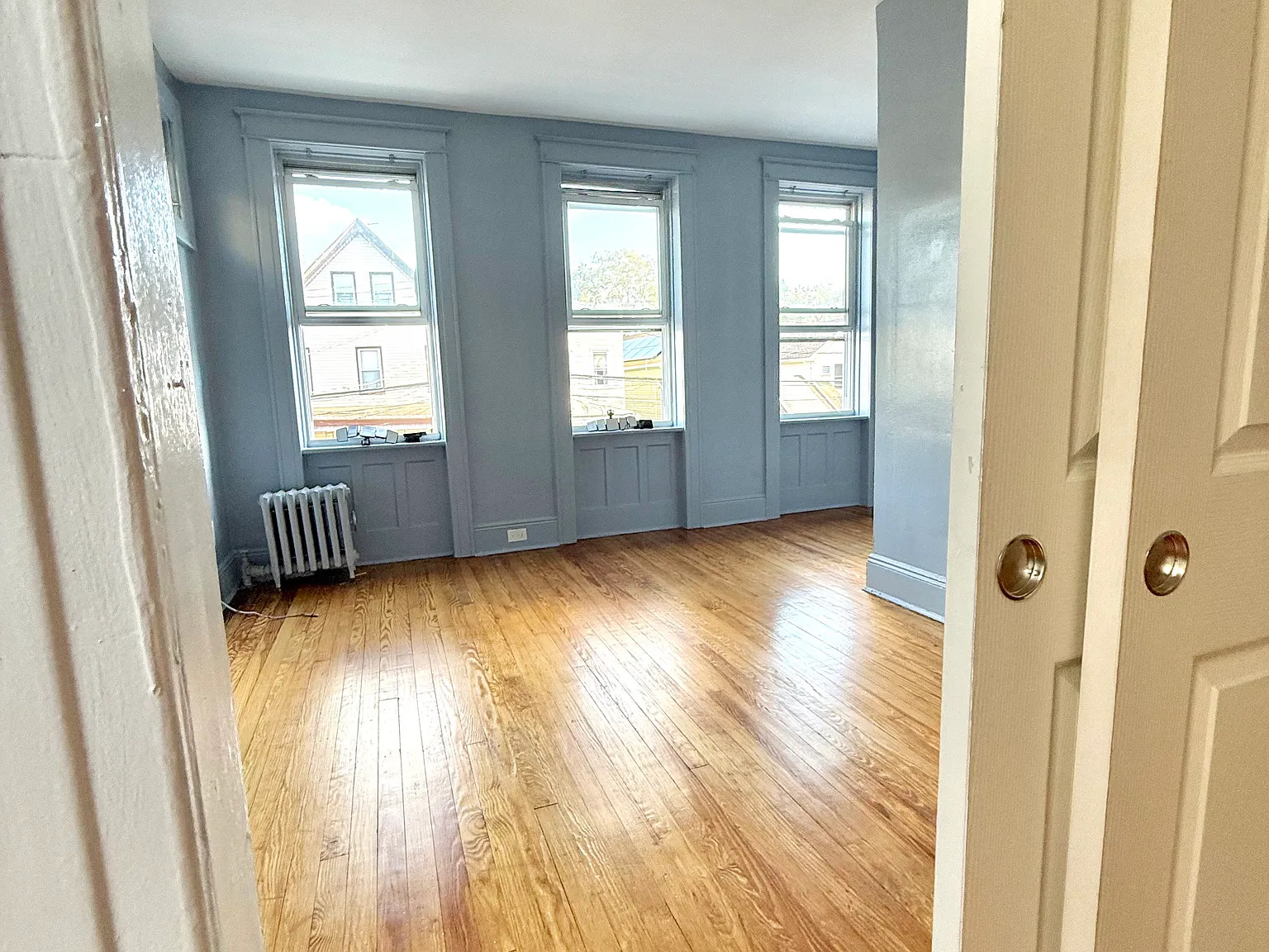 3 bed, 1050 sqft, $3,000 — Photo 2