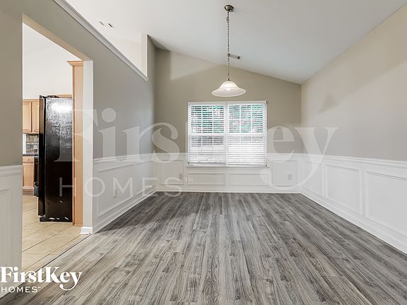 3rd image of 6732 Carriage Walk Ln