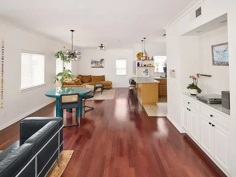362 Richmond St — Photo 3
