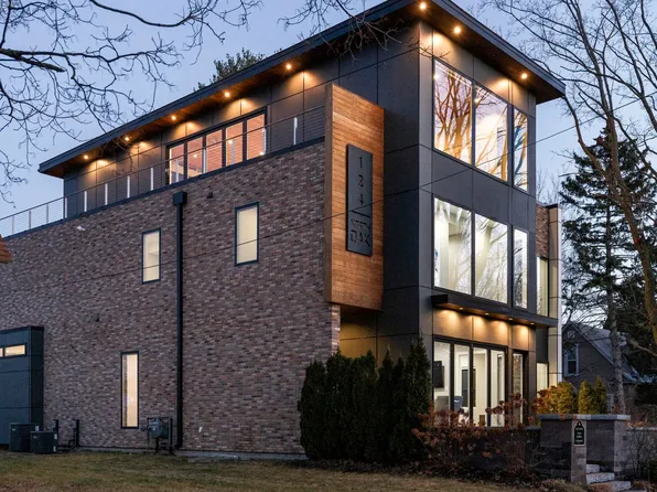 124 N Oak St, Traverse City, MI 49684
