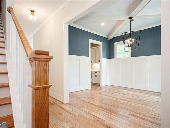 4th image of 2476 Saint Martin Way