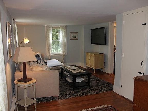 4th image of 14 Hutchins Ct