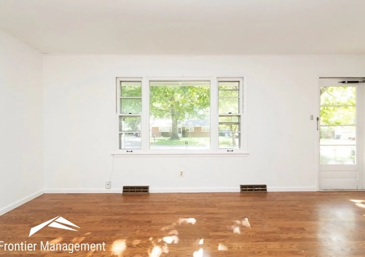 Awesome 3 bedroom home located in a quiet family neighborhood close to to K-State, schools, and s... — Photo 4