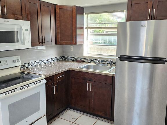 3rd image of 8262 NE 1st Ave APT 3