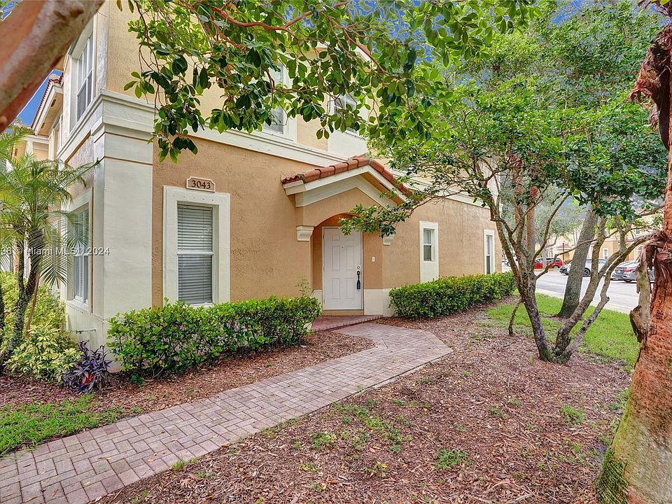 1st image of 3043 SW 129th Ave #127