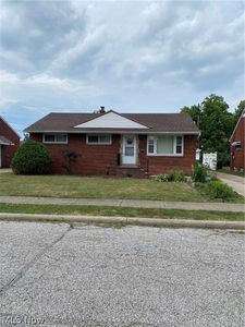21361 Milan Dr, Cleveland, OH, 44119