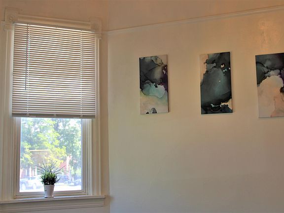 5th image of 319 E Spruce St #1