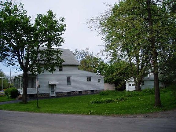 Single car detached garage,Oak St. is dead end street