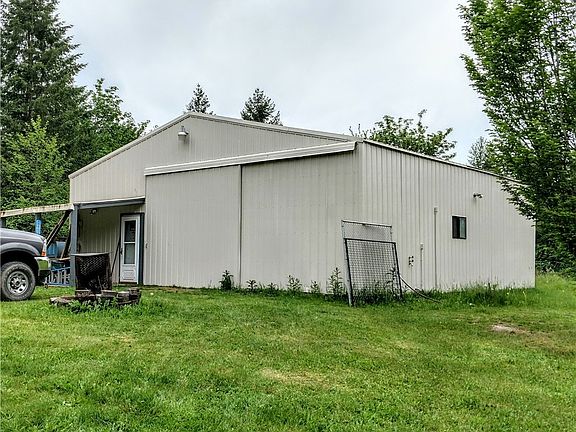 3rd image of 16015 Chuckawa Ln SE