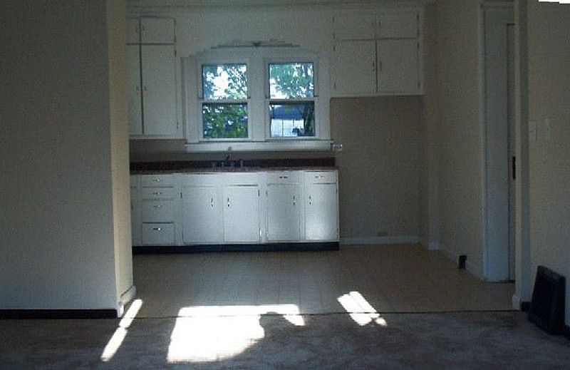 3rd image of 136 MAPLE Avenue