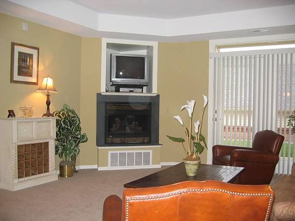 Living room w/ fireplace