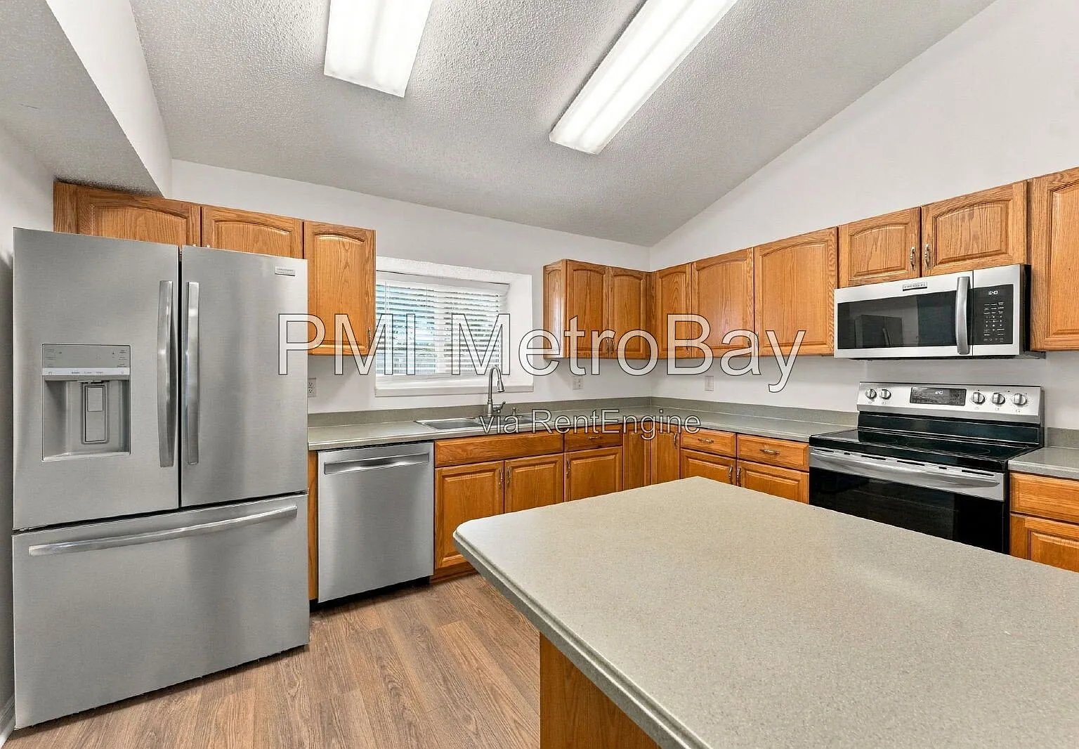 3 bed, 2.0 bath, 1773 sqft, $2,350 — Photo 2
