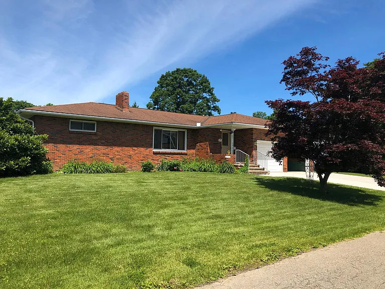 112 Perry St — Photo 1
