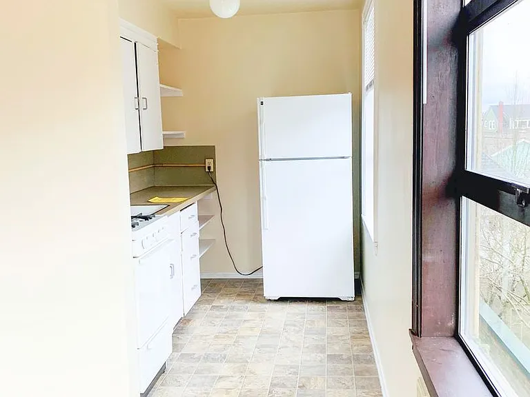 Montlake Apartments — Photo 4