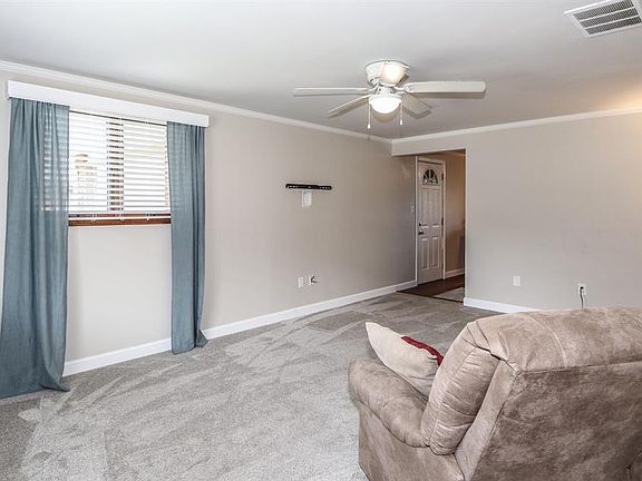 3rd image of 321 Winnimac Ave