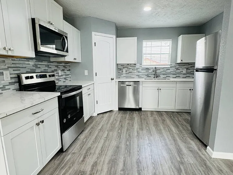 1 W Lutcher Ave #A — Photo 2