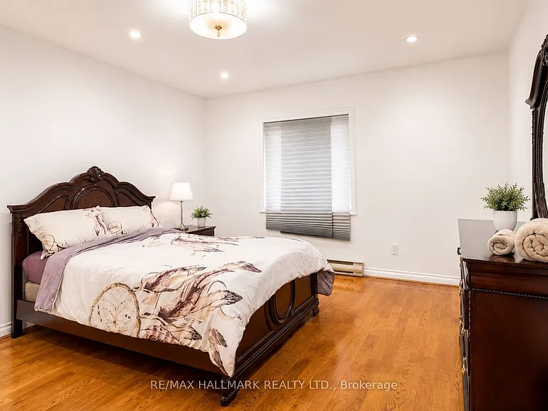 51 Risebrough Ave — Photo 23