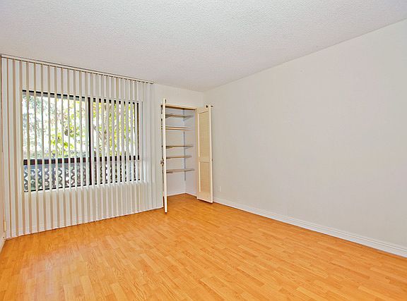2nd image of 22100 Burbank Blvd Unit 252F