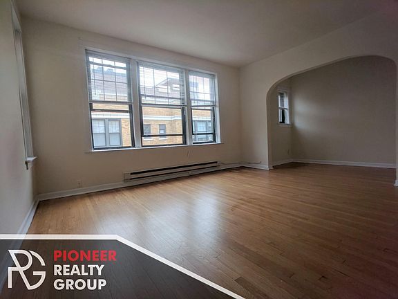 2nd image of 719 W Barry Ave #721A3