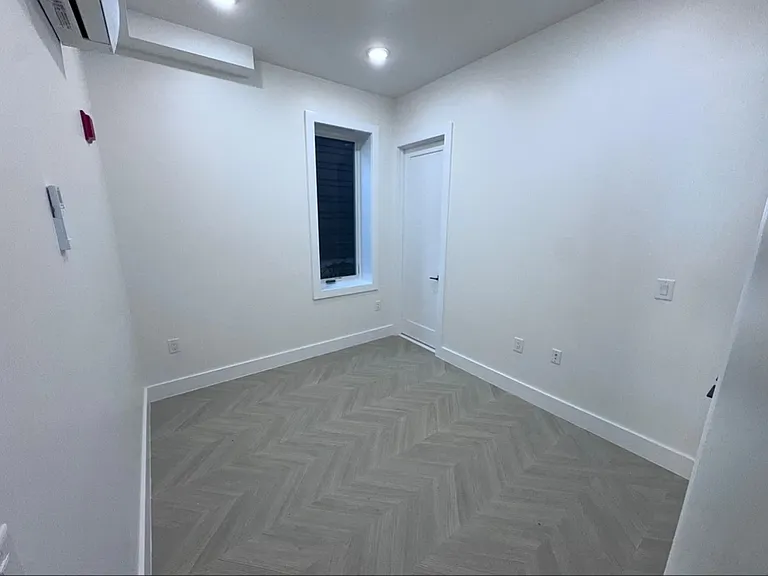 40 Lembeck Ave #105F — Photo 9