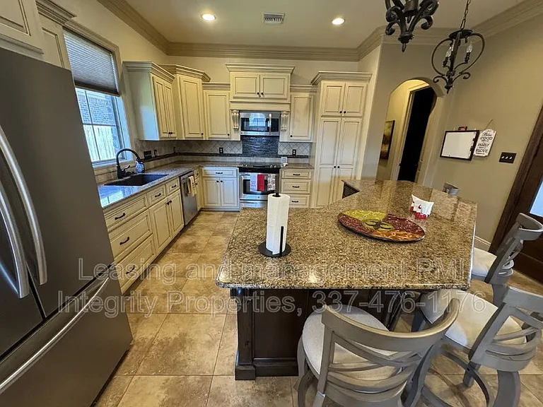 330 Dunvegan Ct — Photo 11