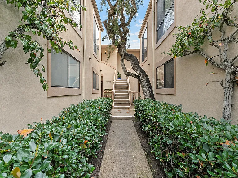 579 S Sierra Ave #18 — Photo 25