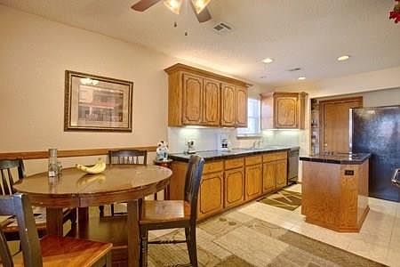 4th image of 601 Wilkinson Dr