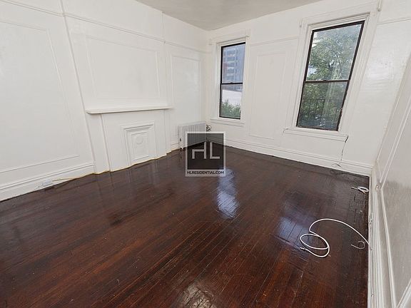 2nd image of 1129 47th Ave #2R