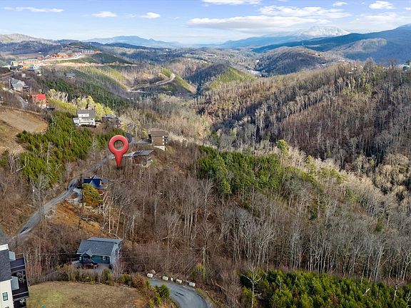 3rd image of 827 Sourwood Dr