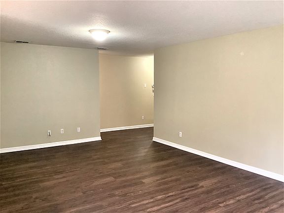 4th image of 15607 Sarcee Ct