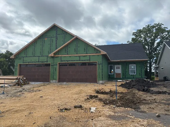 545 Anjali Ct #R, Sycamore, IL 60178