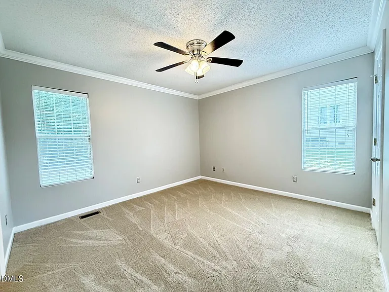 610 E Jones Ave — Photo 9