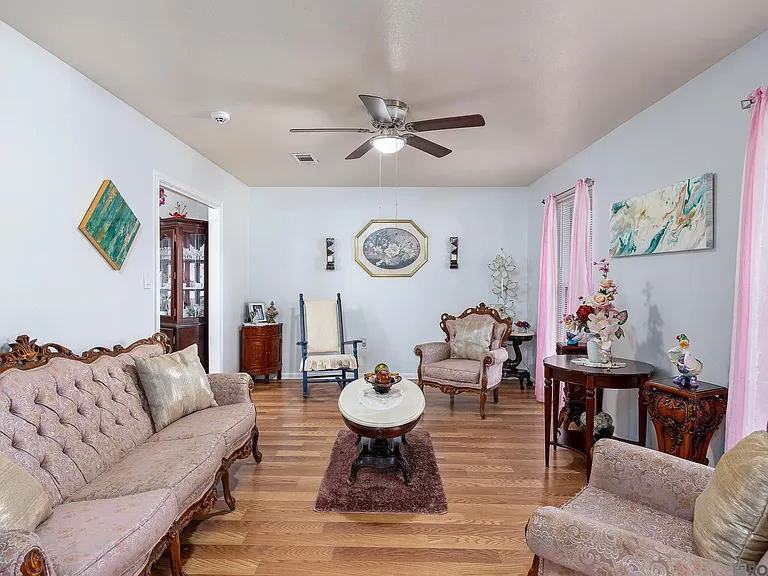1891 Erlanger Dr — Photo 4
