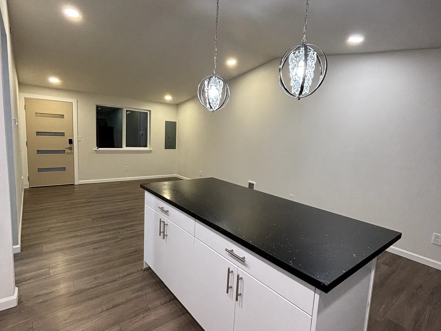 3 bed, 1100 sqft, $3,500 — Photo 3