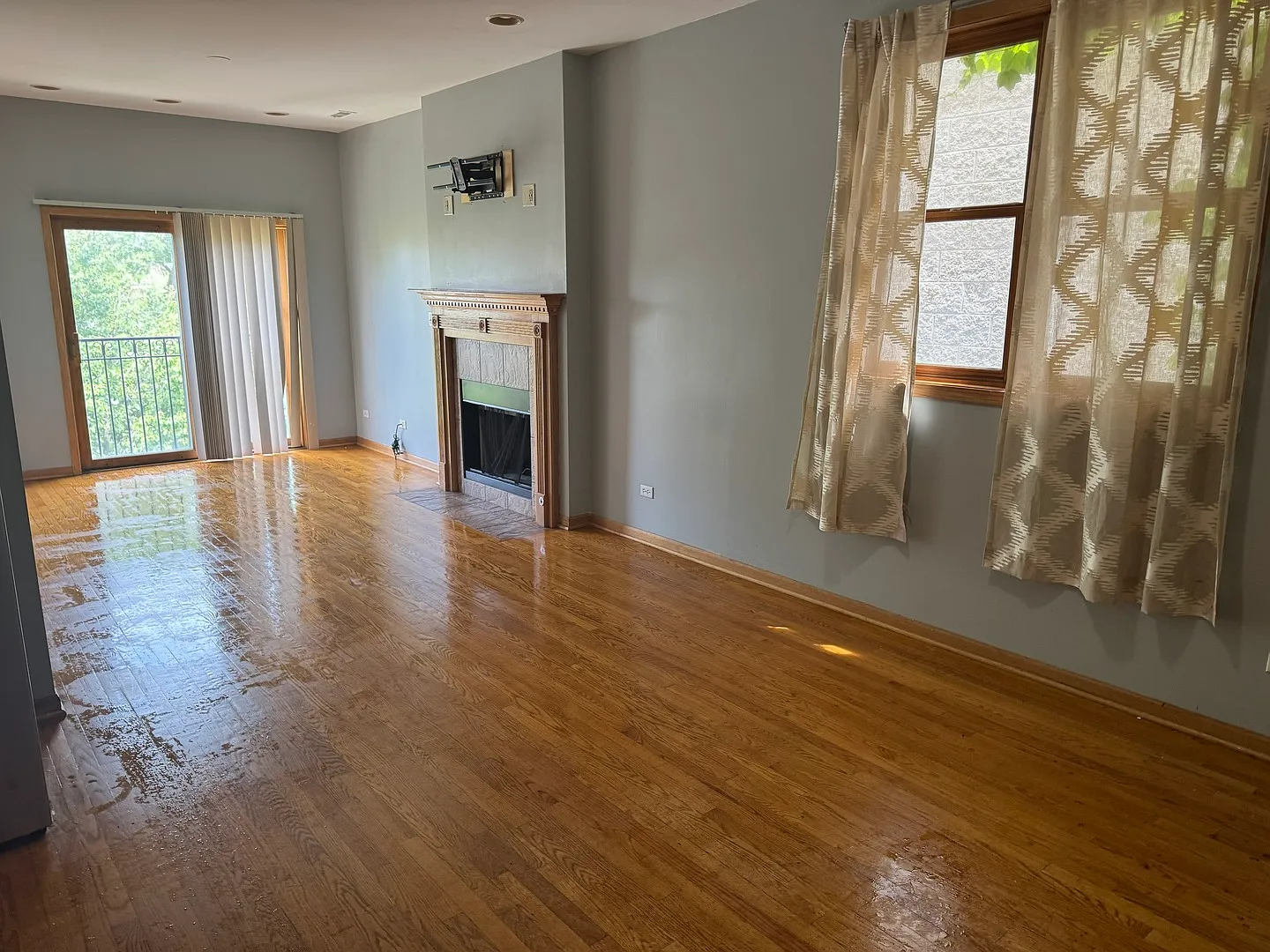 3 bed, 1200 sqft, $2,250 — Photo 3