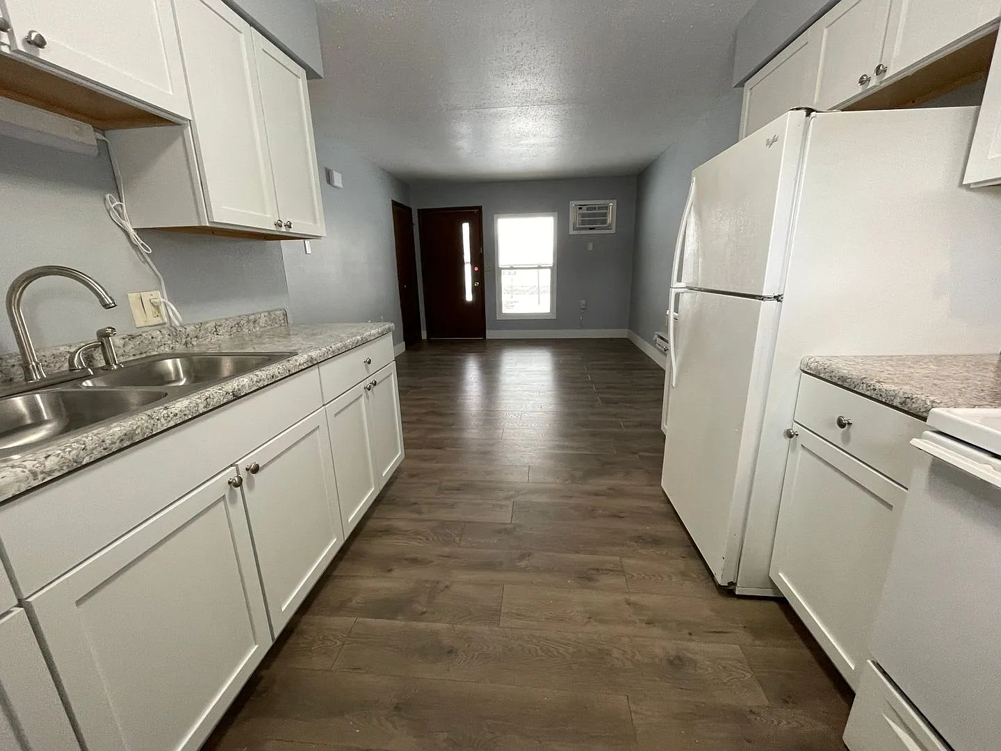205 Owen St — Photo 2