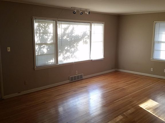 5th image of 3639 S Oswego Ave