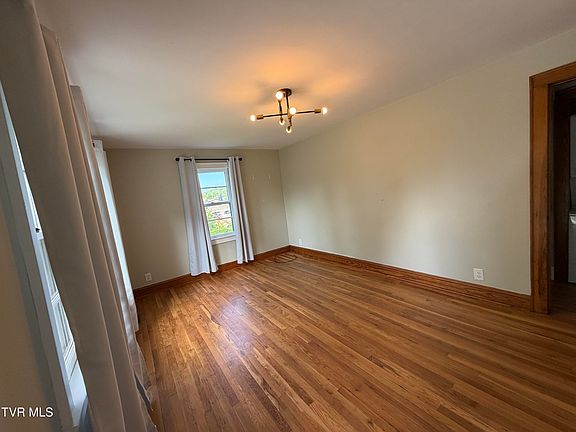 2nd image of 2505 Catherine St