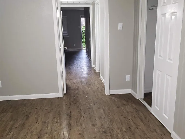 Camelot Apartments — Photo 83