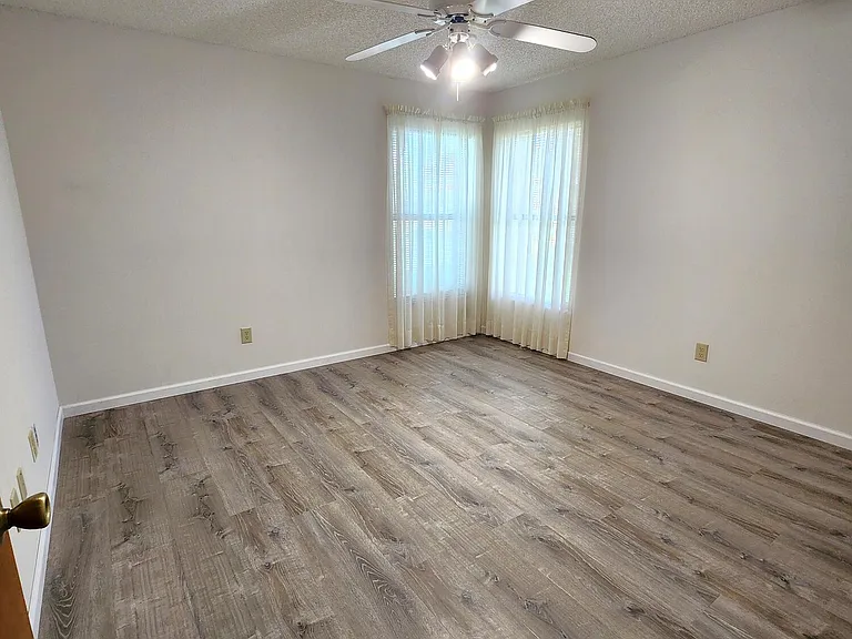 1244 Lakeview Dr — Photo 11